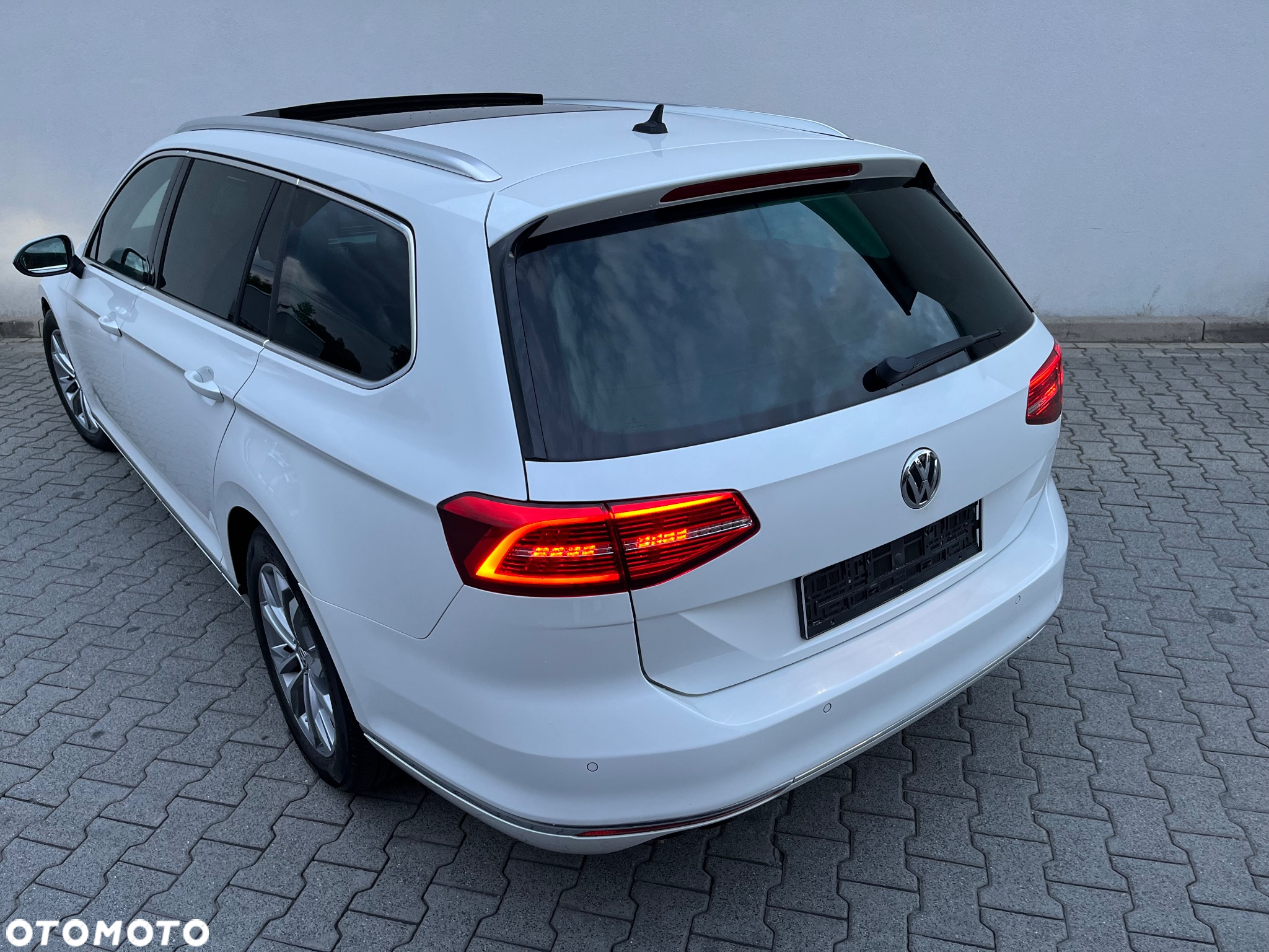 Volkswagen Passat Variant 2.0 TDI SCR DSG Highline - 16