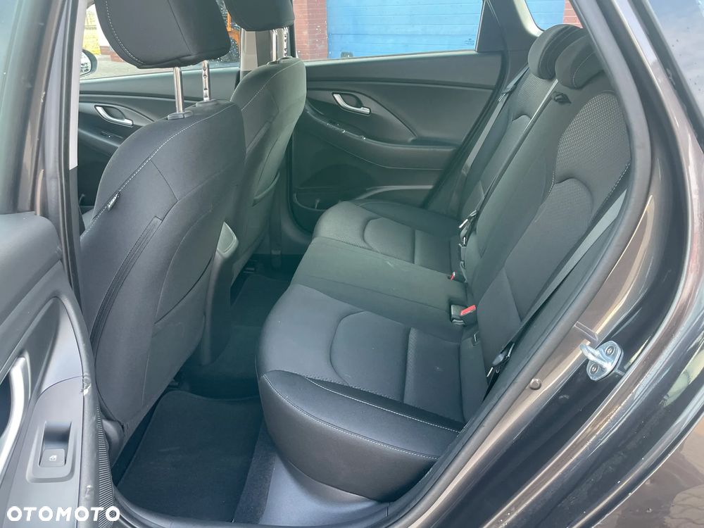 Hyundai i30 blue 1.6 CRDi Passion - 13