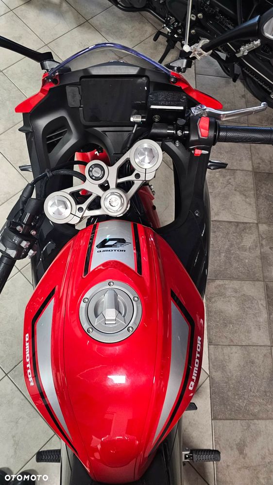 QJMOTOR SRK 125R - 2