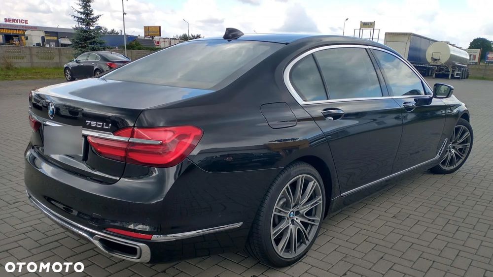 BMW Seria 7 750Li xDrive - 29