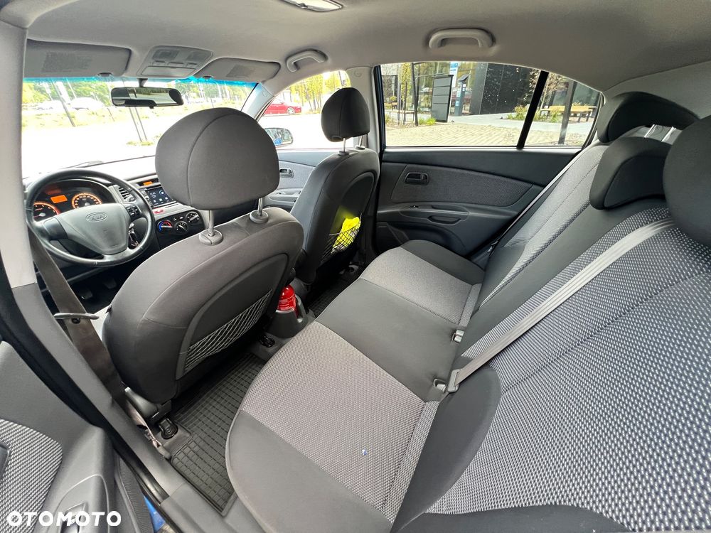 Kia Rio - 23