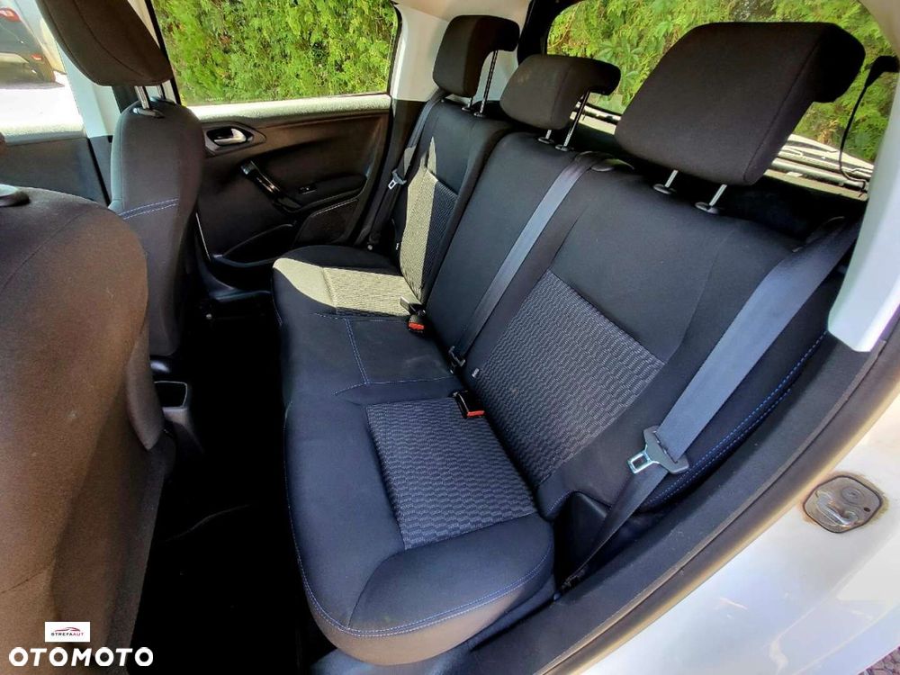 Peugeot 208 - 6