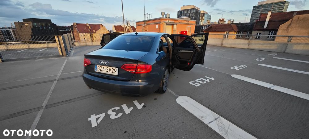 Audi A4 Limousine - 13