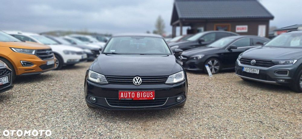 Volkswagen Jetta - 2