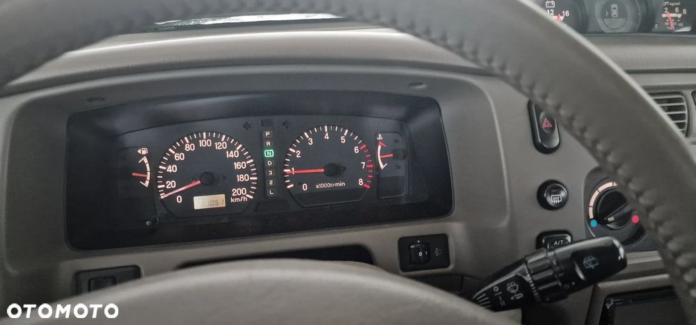 Mitsubishi Pajero - 12