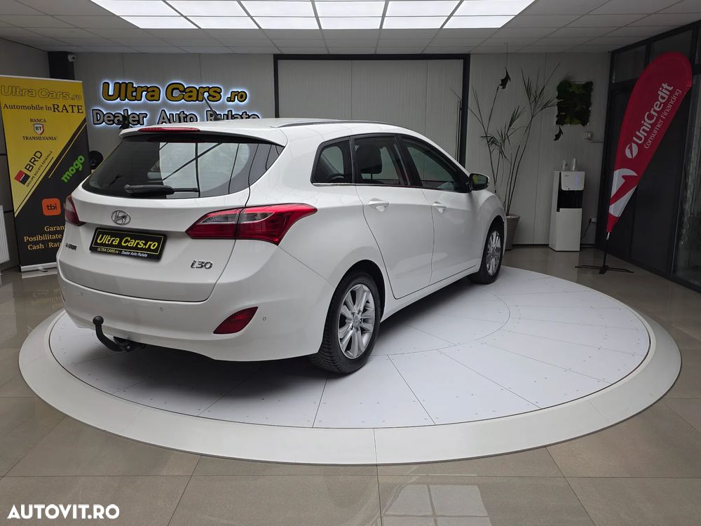 Hyundai i30 1.6 CRDI Automatik Style - 6