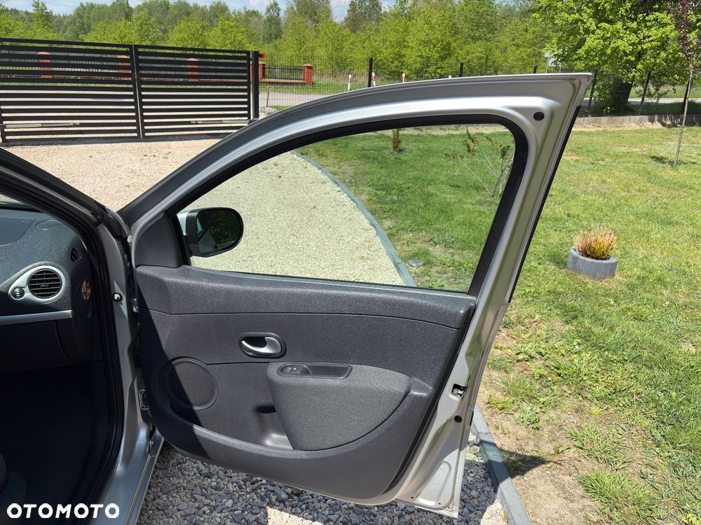 Renault Clio - 25
