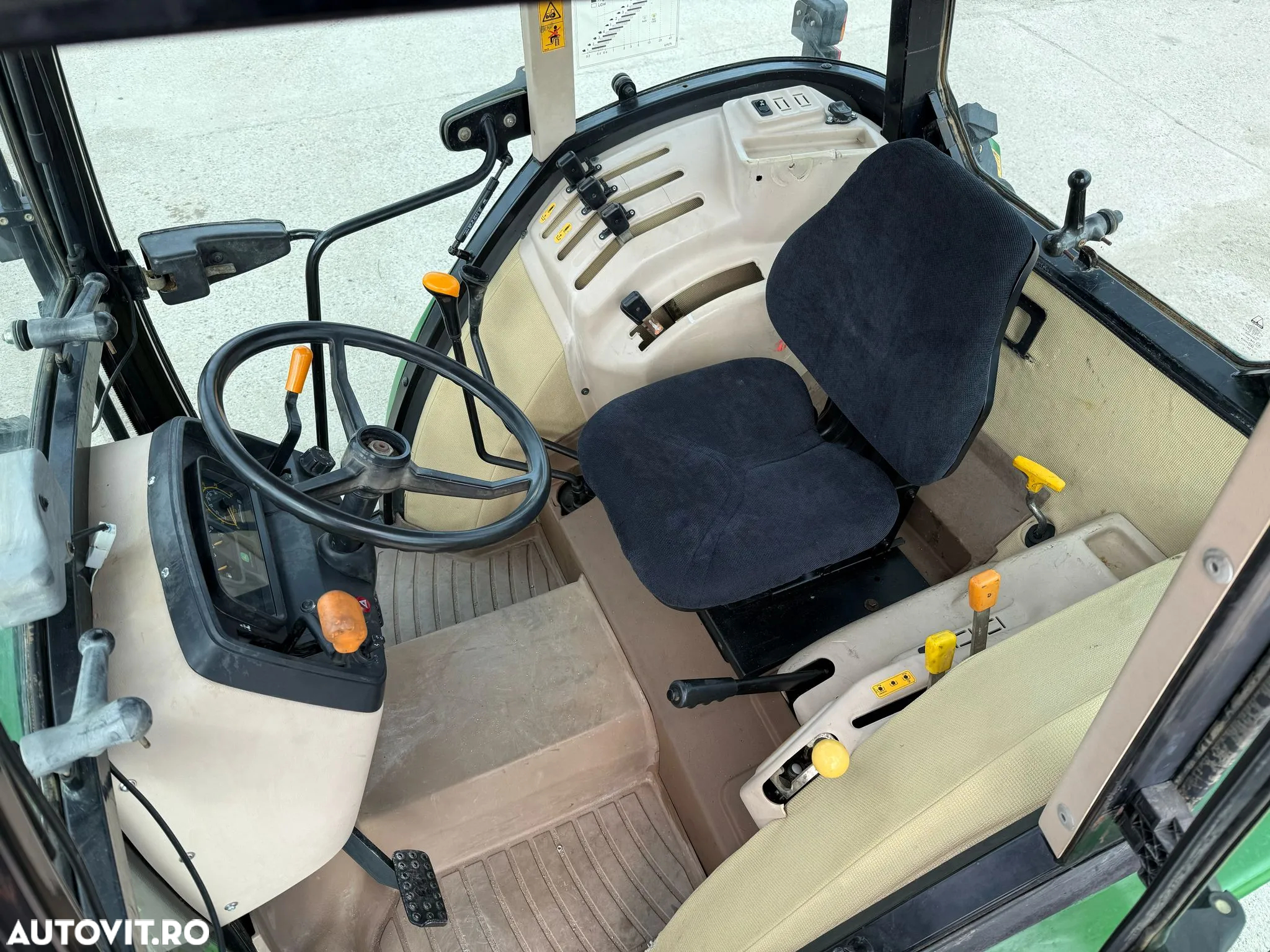 John Deere 5515H - 5