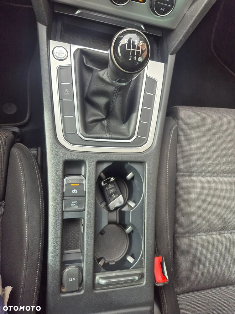Volkswagen Passat Variant 2.0 TDI (BlueMotion Technology) Comfortline - 29