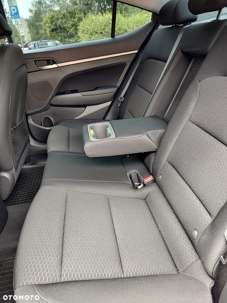 Hyundai Elantra 1.6 Comfort - 7