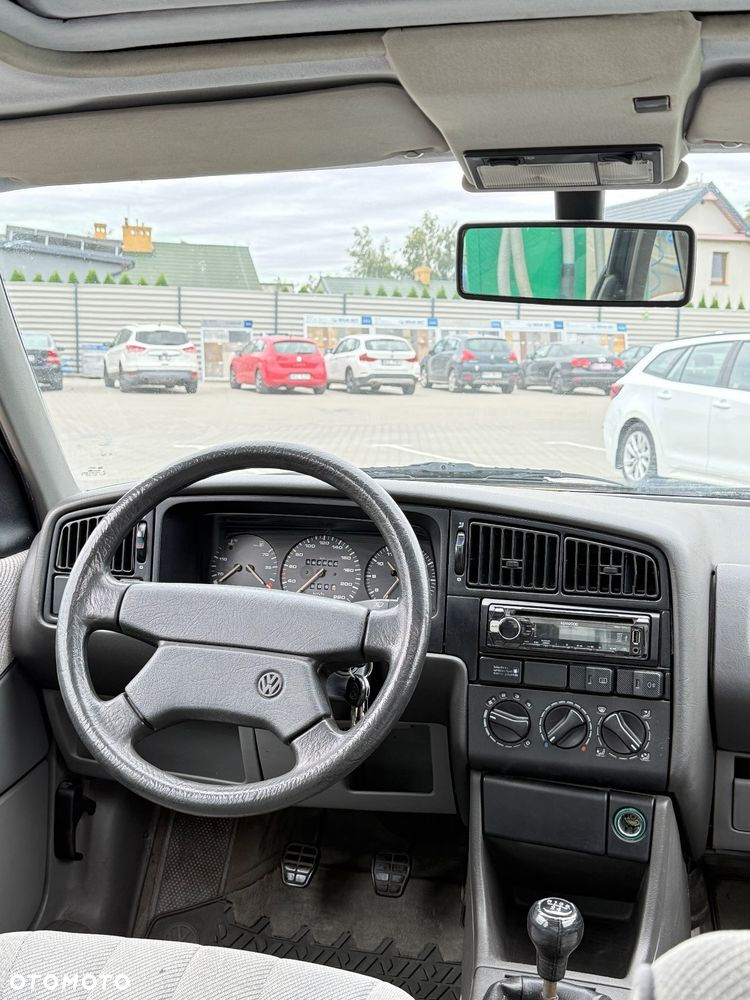 Volkswagen Passat 1.8 GL - 10