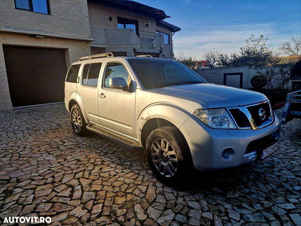 Nissan Pathfinder - 2