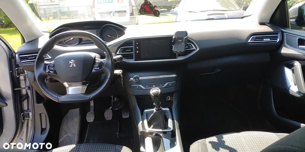 Peugeot 308 - 8