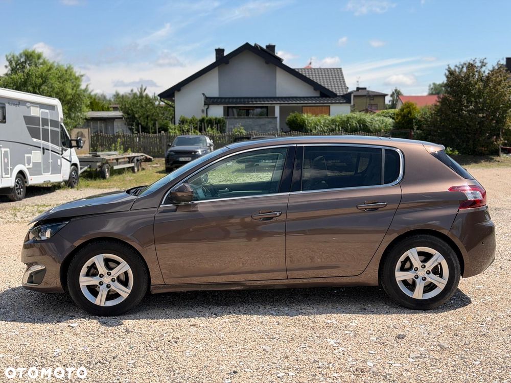 Peugeot 308 - 8