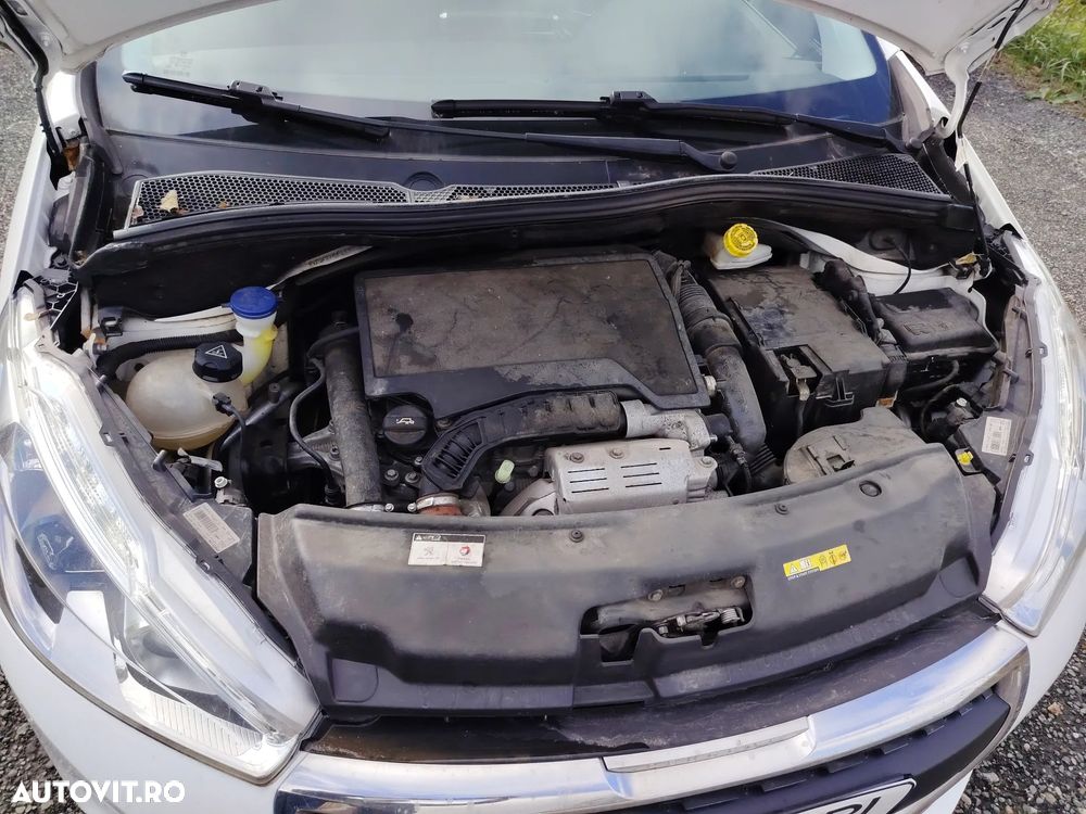 Peugeot 208 - 14