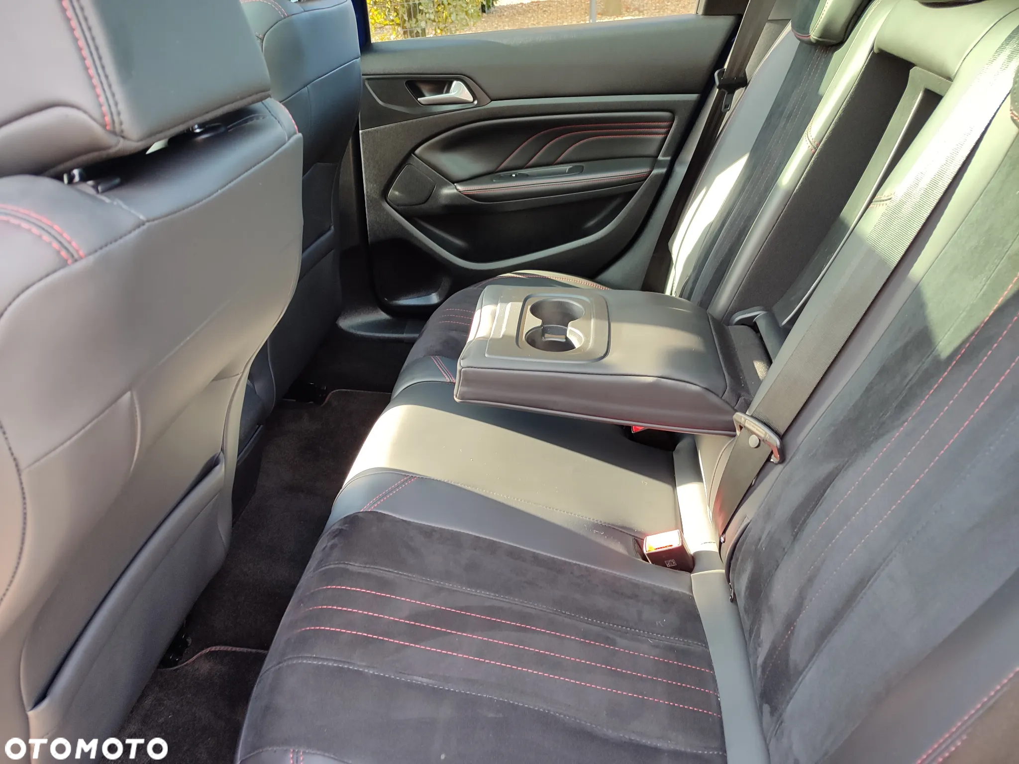 Peugeot 308 1.6 e-THP GT S&S - 11