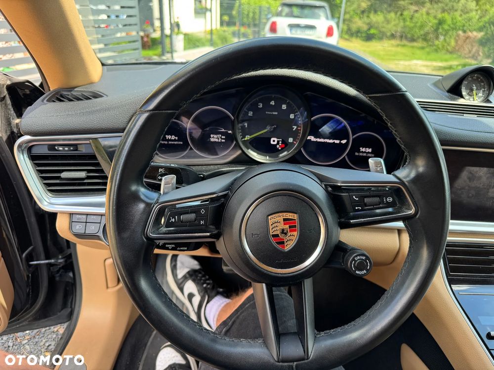 Porsche Panamera 4 E-Hybrid - 10