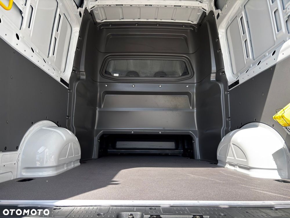 Volkswagen Crafter 35 2.0 TDI L3H3 3640 140 KM - 11