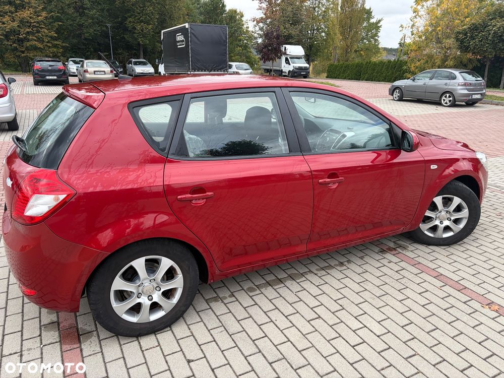 Kia Ceed - 10