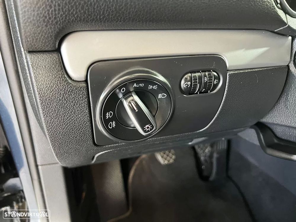 VW Golf 1.6 TDi Trendline BlueMotion - 20