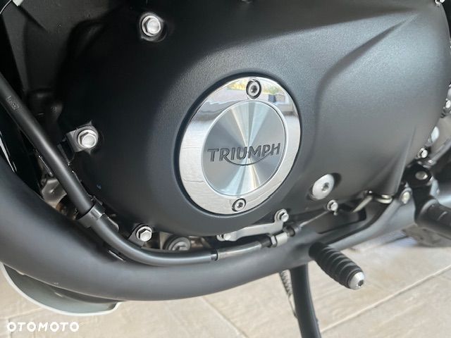 Triumph Bonneville - 12