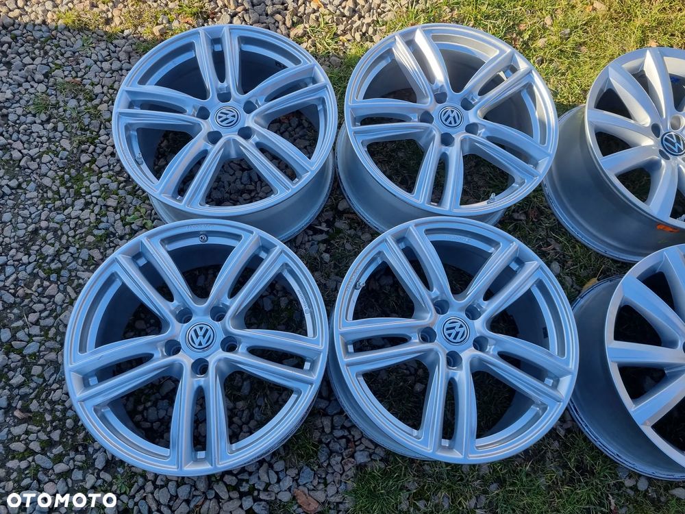 VW ARTEON,PASSAT,AUDI A4,SEAT LEON,SKODA SUPERB 8X18 ET40 5X112 bdb stan - 1