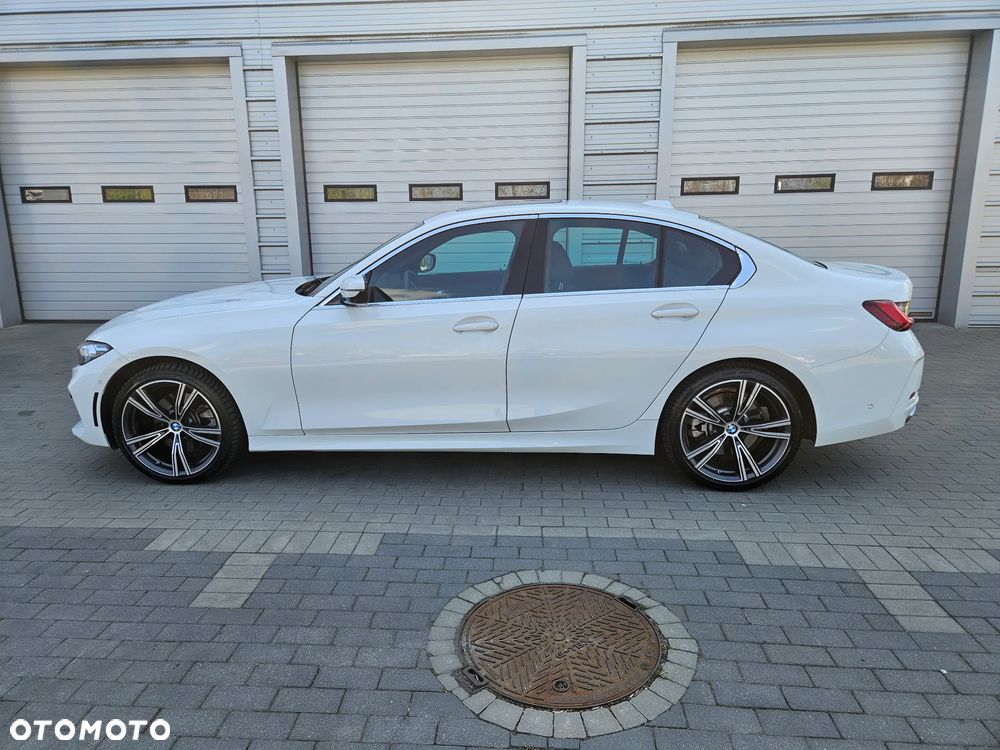BMW Seria 3 330i - 12