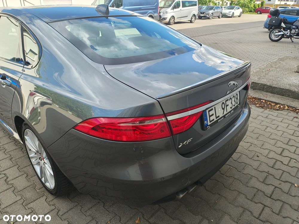 Jaguar XF 20d AWD R-Sport - 6