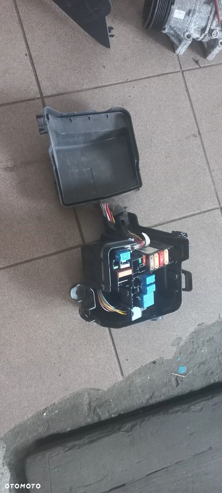 Kompl. skrzynka bezpieczników Dacia Sandero II poznan - 3