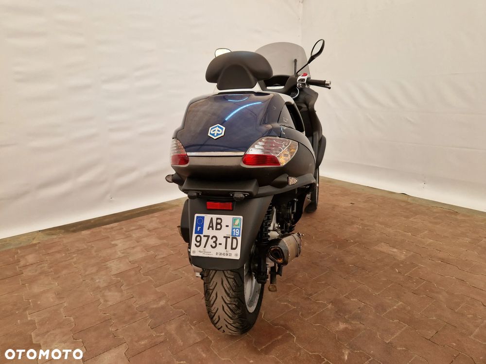 Piaggio MP-3 - 8