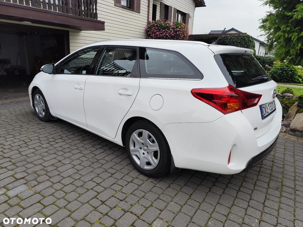Toyota Auris 2.0 D-4D Dynamic - 3