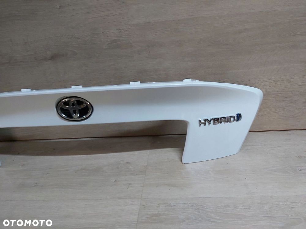 Toyota C-HR CHR spoiler blenda klapy tył listwa emblemat logo 76811-F4010 - 4