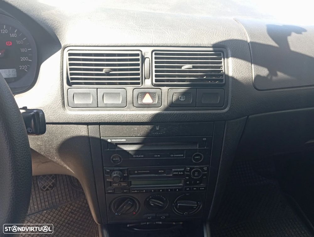 VW Golf 1.9 TDi 25 Anos - 16