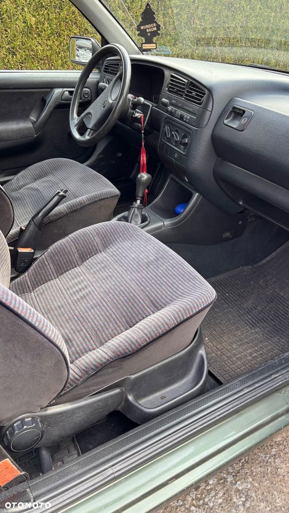 Volkswagen Golf - 10