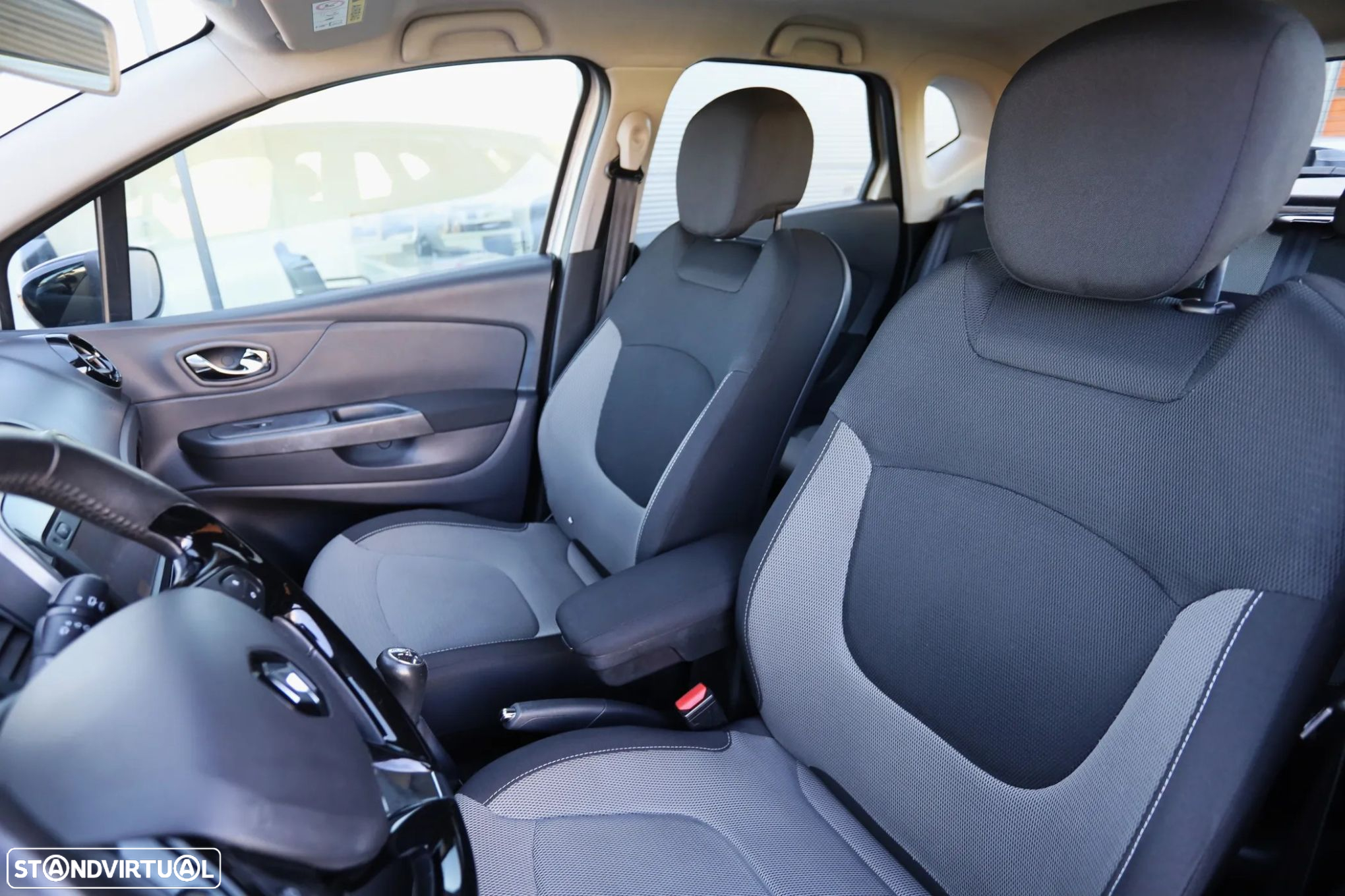 Renault Captur 1.5 dCi - 8