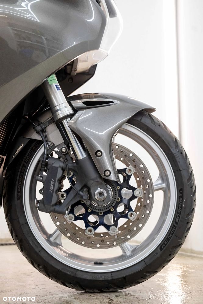 Honda VFR - 32