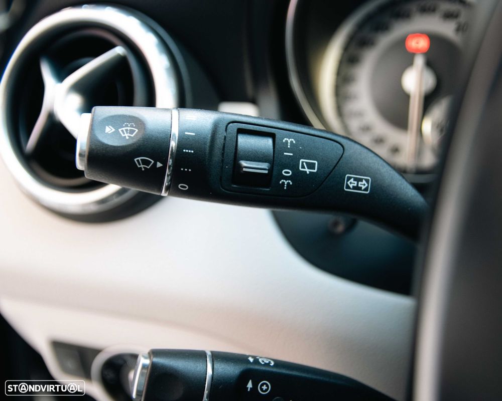 Mercedes-Benz GLA 220 d 7G-DCT Urban - 15