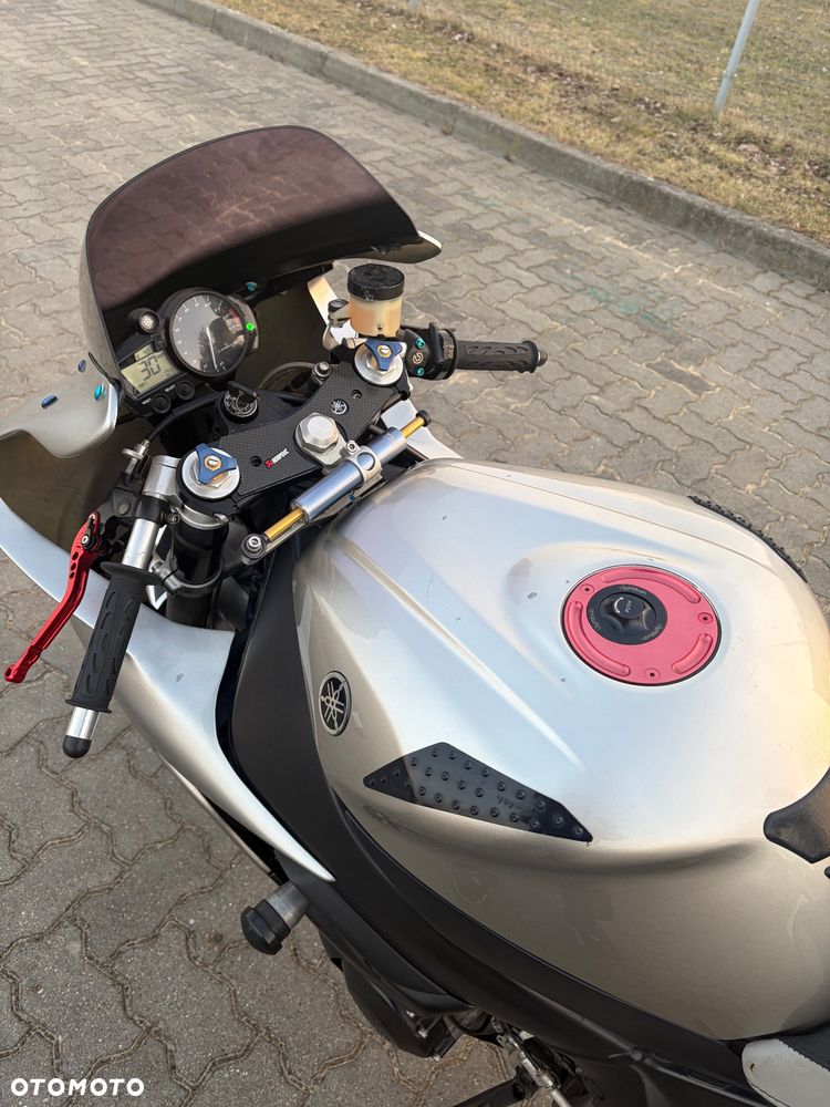 Yamaha R1 - 10