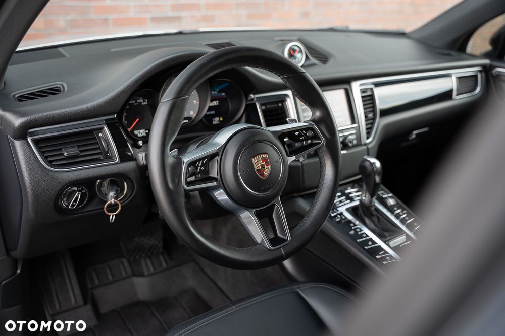 Porsche Macan S - 22