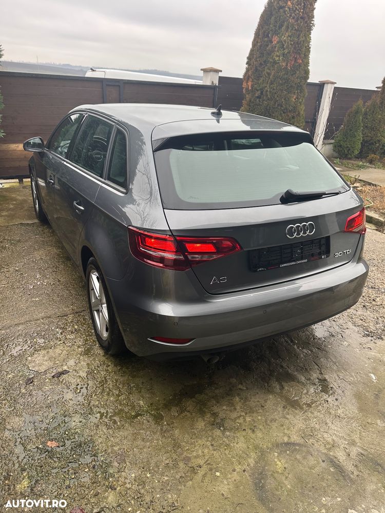 Audi A3 1.6 TDI Sportback (clean diesel) S tronic S line Sportpaket - 4