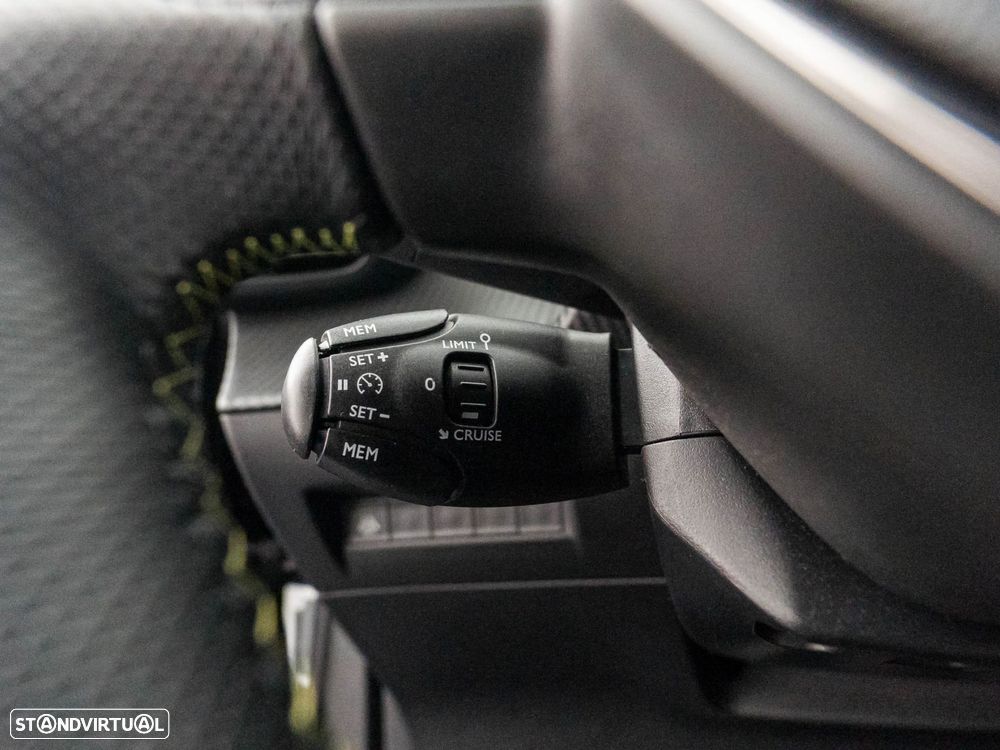 Peugeot 2008 1.2 PureTech GT - 17