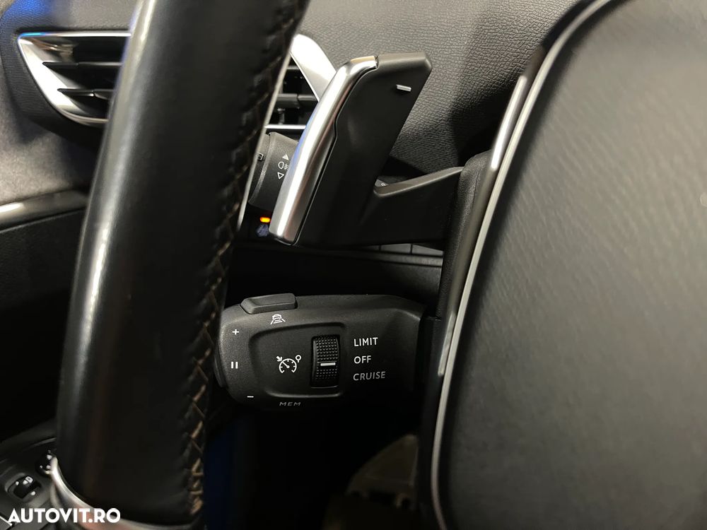 Peugeot 3008 225 e-EAT8 GT - 29