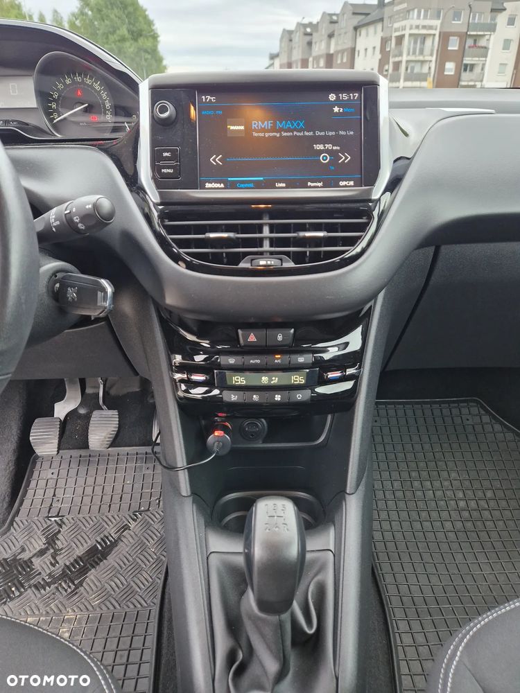 Peugeot 208 - 6