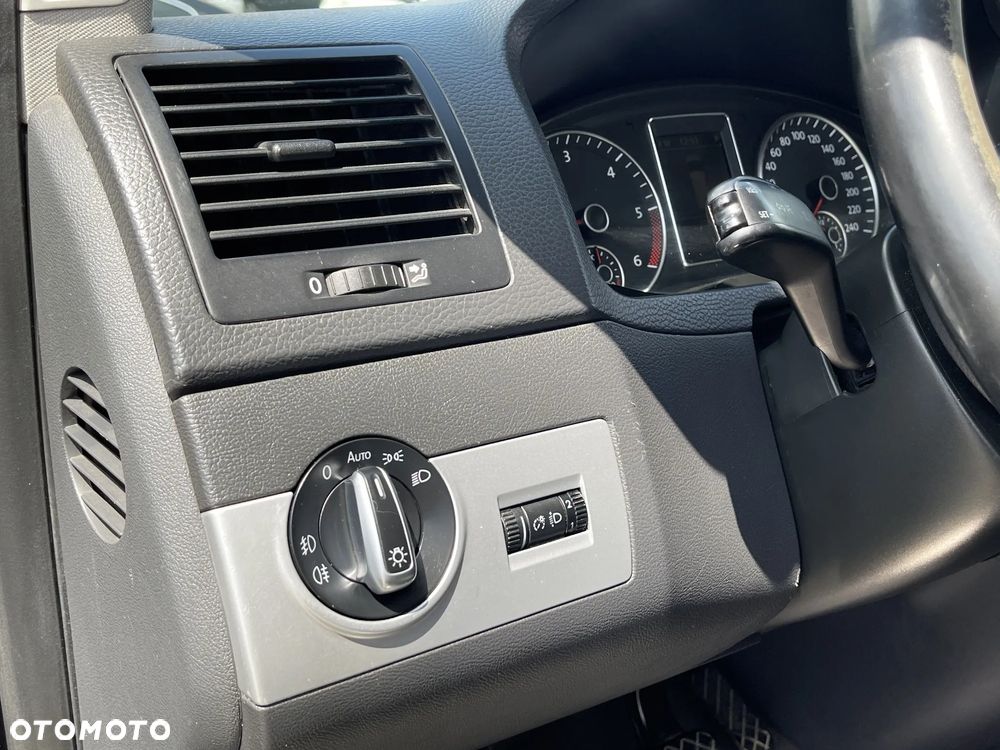Volkswagen Multivan - 17