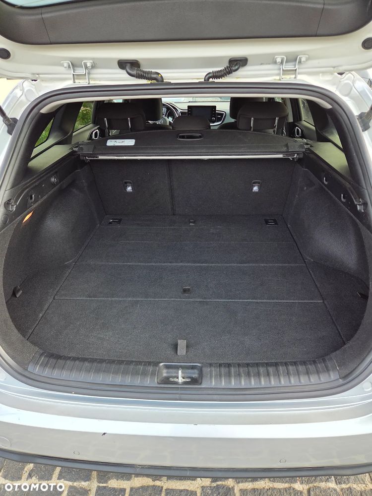Kia Ceed 1.6 CRDi Eco-Dynamics+ (48V Mild-Hybrid) Platinum Edition - 22