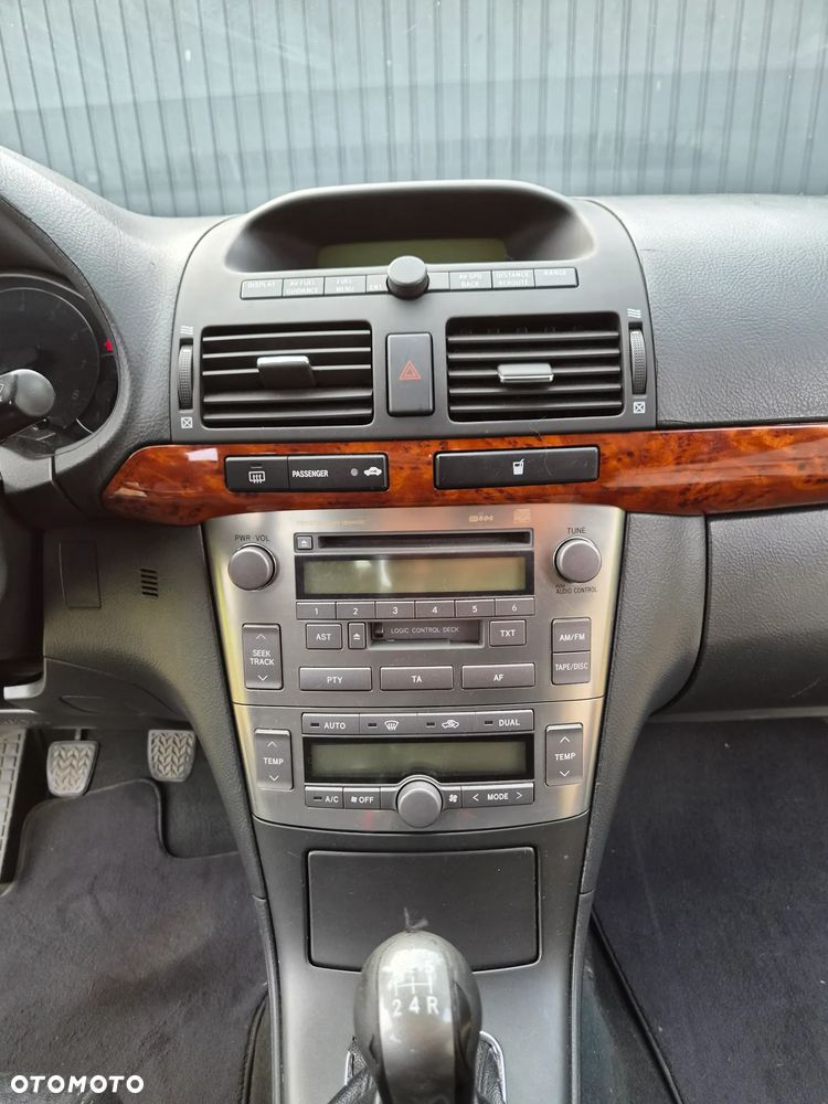 Toyota Avensis 2.0 VVT-i Sol - 17