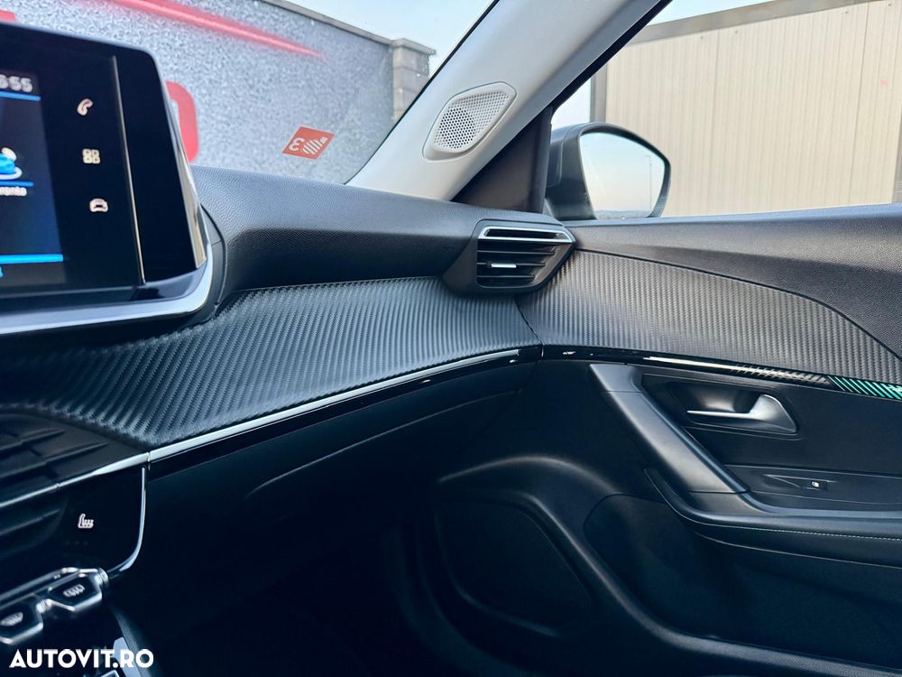 Peugeot 2008 PureTech 130 EAT8 Allure - 22