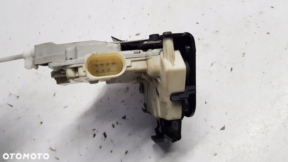 zamek drzwi prawy tył Audi A4 B7 8E0039016 - 8