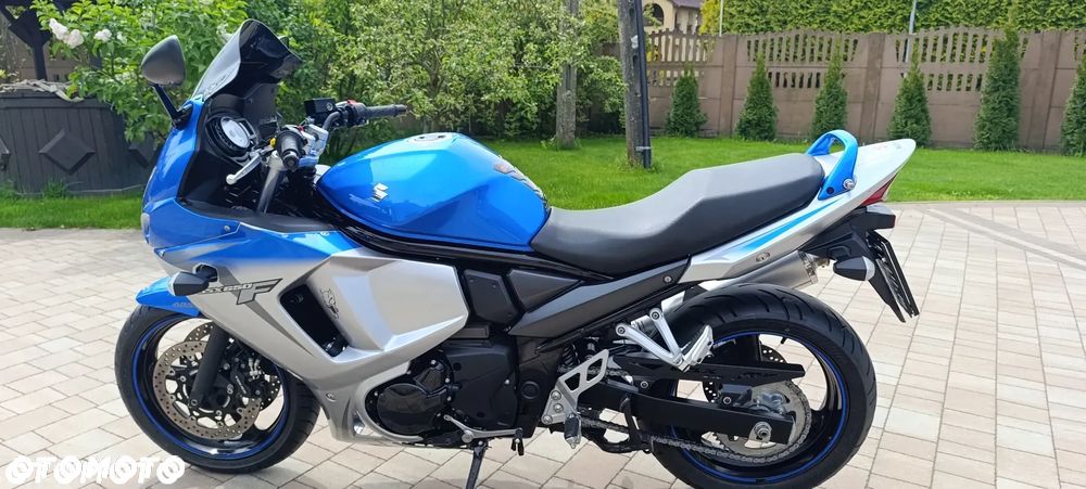 Suzuki GSX - 2