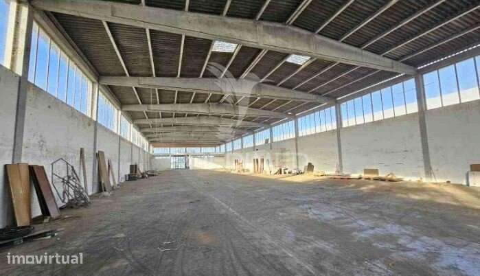 Armazém Industrial com Showroom e Parqueamento | Ermidas-Sado - Grande imagem: 3/7
